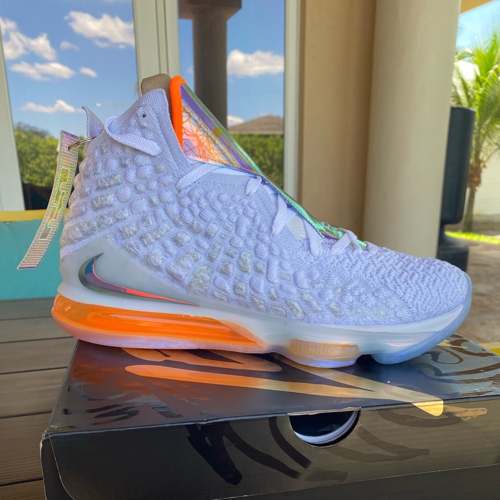 LEBRON XVII LMTD Future air